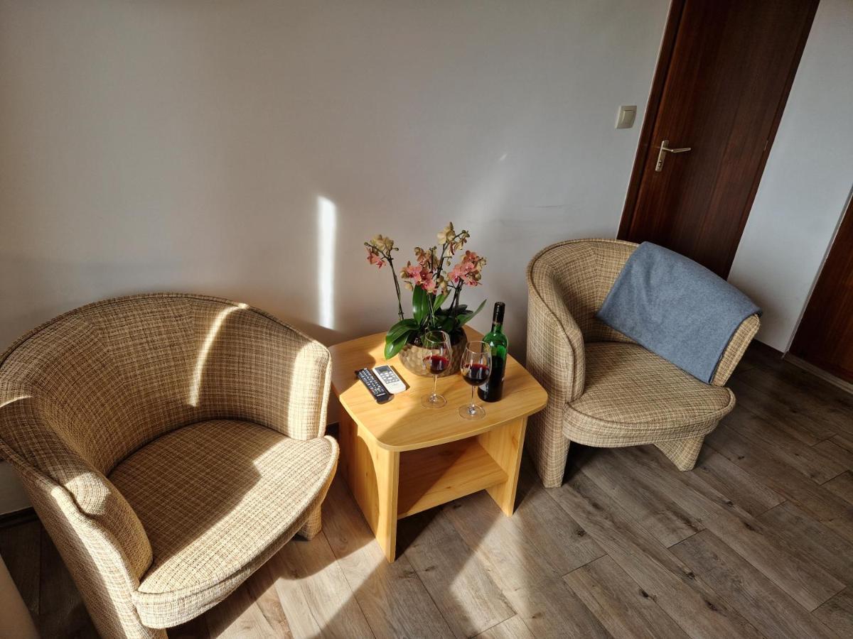 Balaton Panzio Fuered Bed & Breakfast บาลาตอนฟือเรด ภายนอก รูปภาพ