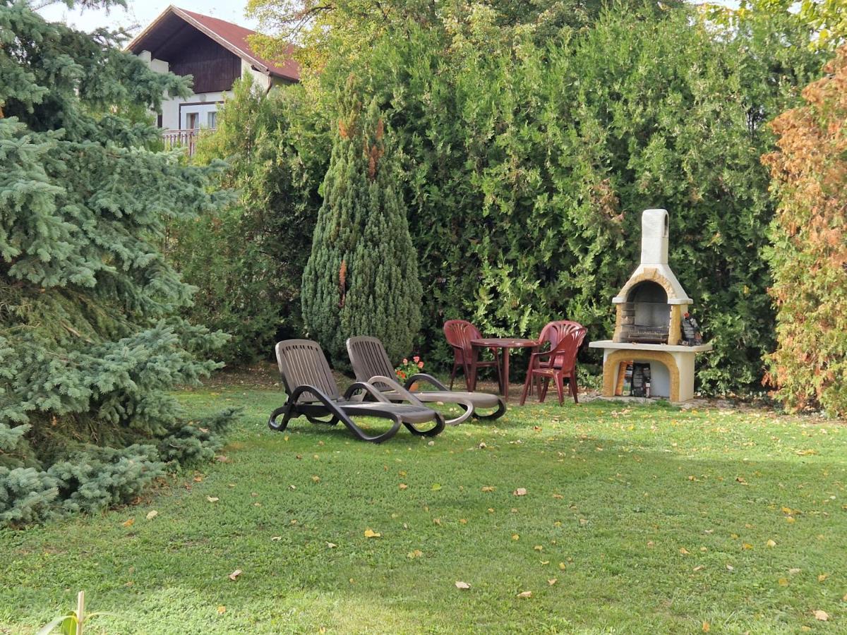 Balaton Panzio Fuered Bed & Breakfast บาลาตอนฟือเรด ภายนอก รูปภาพ